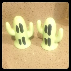Salt & Pepper Shakers